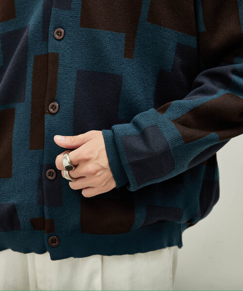 JUNRED(ジュンレッド)の「幾何学柄Vネックカーディガン(カーディガン/ボレロ・メンズ・ブルー/グレー/ベージュ・L/M/LL)」の19枚目の写真