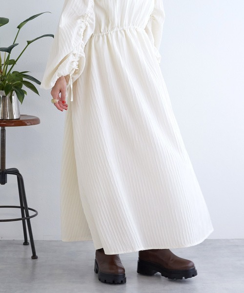 w closet（ダブルクローゼット）の「ドロストギャザーワンピース（ワンピース・レディース・サックスブルー/ブラック/オフホワイト・FREE）」の8枚目の写真