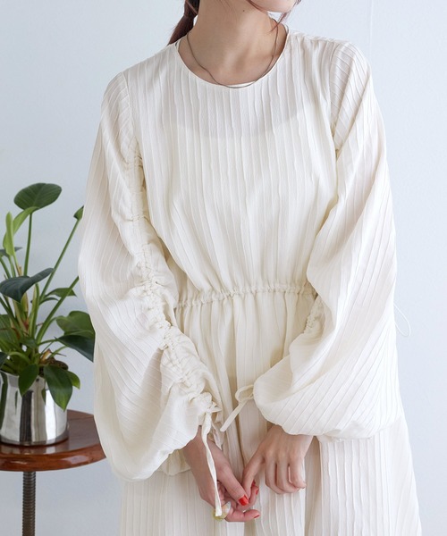 w closet（ダブルクローゼット）の「ドロストギャザーワンピース（ワンピース・レディース・サックスブルー/ブラック/オフホワイト・FREE）」の10枚目の写真