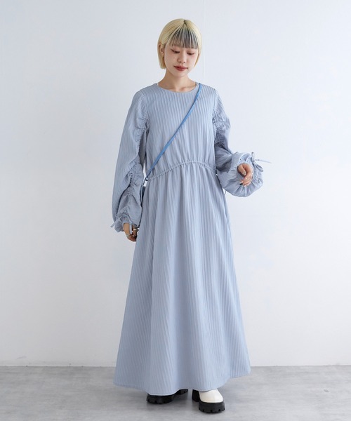 w closet（ダブルクローゼット）の「ドロストギャザーワンピース（ワンピース・レディース・サックスブルー/ブラック/オフホワイト・FREE）」の14枚目の写真