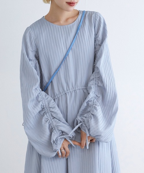 w closet（ダブルクローゼット）の「ドロストギャザーワンピース（ワンピース・レディース・サックスブルー/ブラック/オフホワイト・FREE）」の15枚目の写真