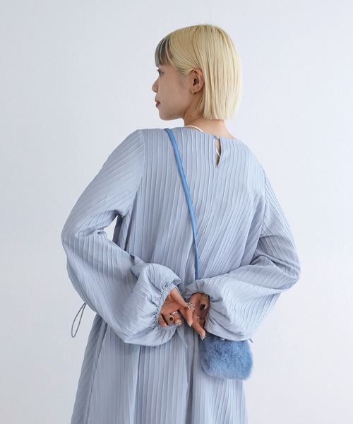 w closet（ダブルクローゼット）の「ドロストギャザーワンピース（ワンピース・レディース・サックスブルー/ブラック/オフホワイト・FREE）」の17枚目の写真