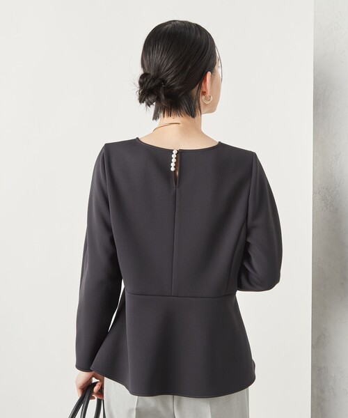 NOLLEY’S Sophi（ノーリーズソフィ）の「《セットアップ対応》ウォッシャブルダンボールパール付きペプラムプルオーバーカットソー（Tシャツ/カットソー・レディース・ブラック/オフホワイト・38/36）」の8枚目の写真