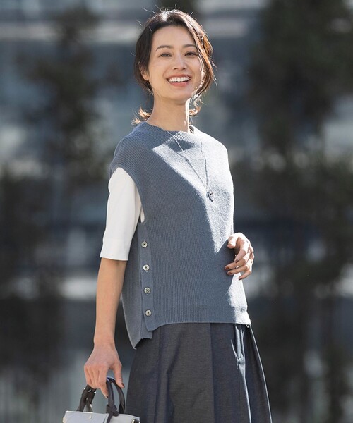 J.PRESS(ジェイプレス)の「【洗える】LINEN COTTON ニット ベスト(ベスト・レディース・ベージュ系/ライトグレー系/ネイビー系/ダルブルー系・F)」の4枚目の写真