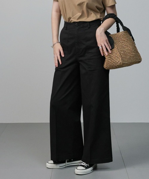 saloon（サルーン）の「SALOON(サルーン)/ブラッシュドベイカーパンツ【手洗い可】（その他パンツ・レディース・ブラック/モカ/カーキ・MEDIUM/SMALL）」の2枚目の写真