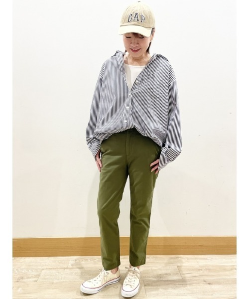 GAP（ギャップ）の「ミッドライズ ダウンタウン カーキパンツ（チノパンツ・レディース・ネイビー/ベージュ/ブラック/カーキ・00/0/2/4/6/8/000/10）」の12枚目の写真