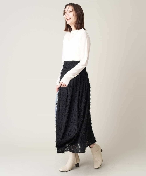 a.v.v(アーヴェヴェ)の「フリンジジャガードタックフレアスカート(スカート・レディース・アイボリー/ブラック・34/36/38/40/42)」の14枚目の写真