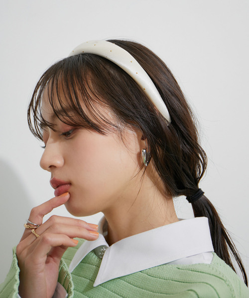 VIS(ビス)の「メタルドットサテンカチューシャ(カチューシャ・レディース・オフホワイト/シルバー/ゴールド・FREE)」の4枚目の写真