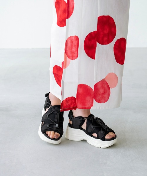 menue(メヌエ)の「厚底 スポーツサンダル(サンダル・レディース・ホワイト/ブラック/ブラック系・S/LL/L/M/SS/3L)」の9枚目の写真