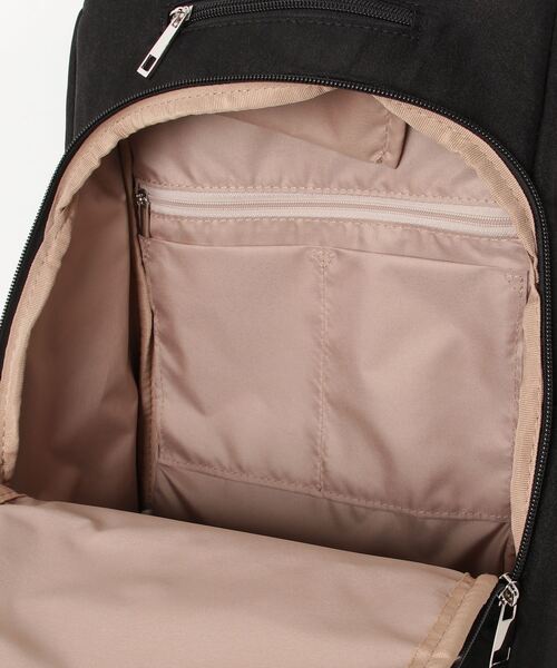 HusHusH(ハッシュアッシュ)の「HusHusH ハッシュアッシュ 人間工学ナイロンリュック(バックパック/リュック・レディース・ブラック/グレイッシュベージュ・フリー)」の13枚目の写真
