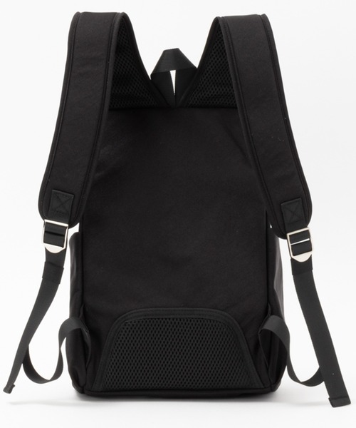 HusHusH(ハッシュアッシュ)の「HusHusH ハッシュアッシュ 人間工学ナイロンリュック(バックパック/リュック・レディース・ブラック/グレイッシュベージュ・フリー)」の4枚目の写真