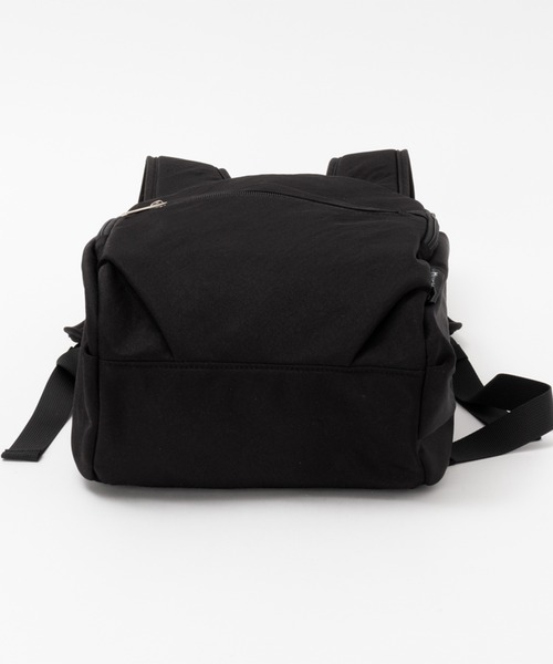 HusHusH(ハッシュアッシュ)の「HusHusH ハッシュアッシュ 人間工学ナイロンリュック(バックパック/リュック・レディース・ブラック/グレイッシュベージュ・フリー)」の6枚目の写真