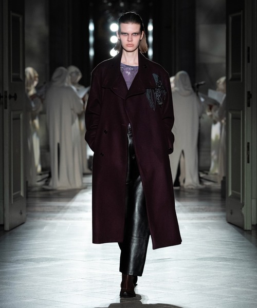 Juha(ユハ)の「STAND COLLAR COAT(チェスターコート・メンズ・ブラック/パープル・3/4)」の4枚目の写真