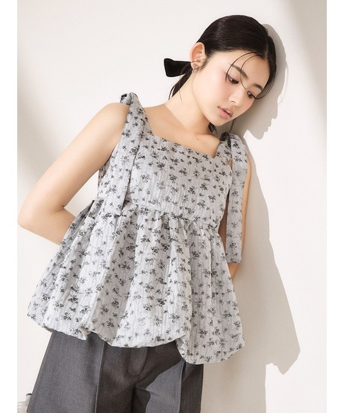 LILY BROWN(リリーブラウン)の「【WEB限定カラー】ショルダーリボンジャガードペプラムブラウス(シャツ/ブラウス・レディース・その他/ブラック/ブルー/ホワイト・FREE)」の5枚目の写真