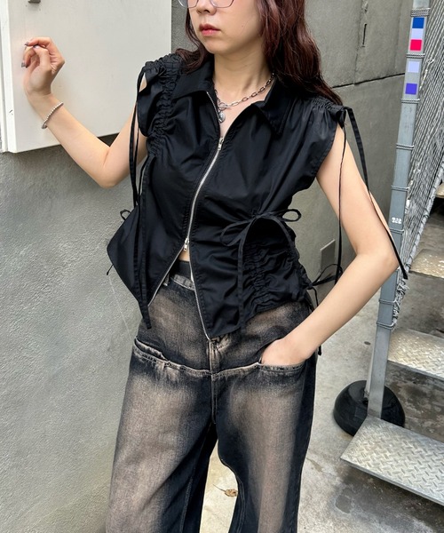 WHO'S WHO gallery(フーズフーギャラリー)の「【Six M/シックスエム】ギャザーリボンノースリシャツ(シャツ/ブラウス・レディース・サックスブルー/ブラック/オフホワイト/グレー/グレー系その他2・FREE)」の3枚目の写真