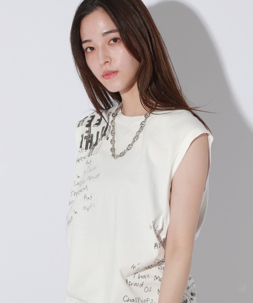 Anui(アニュイ)の「【UNISEX】ランダムロゴノースリーブTシャツ(Tシャツ/カットソー・レディース・オフホワイト/チャコールグレー・MEDIUM)」の7枚目の写真