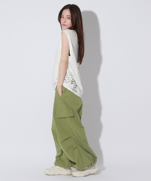 Anui(アニュイ)の「【UNISEX】ランダムロゴノースリーブTシャツ(Tシャツ/カットソー・レディース・オフホワイト/チャコールグレー・MEDIUM)」の3枚目の写真