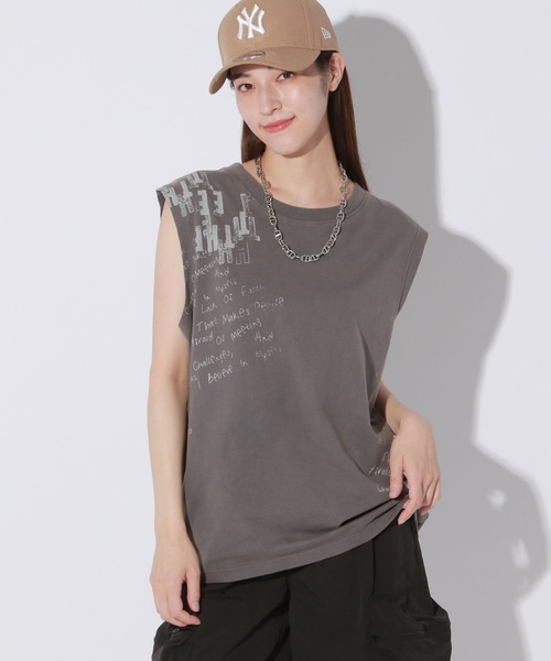 Anui(アニュイ)の「【UNISEX】ランダムロゴノースリーブTシャツ(Tシャツ/カットソー・レディース・オフホワイト/チャコールグレー・MEDIUM)」の22枚目の写真