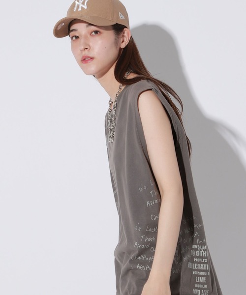 Anui(アニュイ)の「【UNISEX】ランダムロゴノースリーブTシャツ(Tシャツ/カットソー・レディース・オフホワイト/チャコールグレー・MEDIUM)」の19枚目の写真