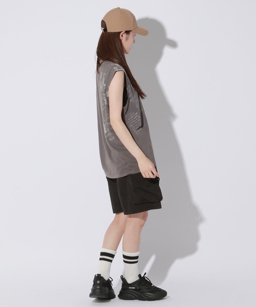 Anui(アニュイ)の「【UNISEX】ランダムロゴノースリーブTシャツ(Tシャツ/カットソー・レディース・オフホワイト/チャコールグレー・MEDIUM)」の15枚目の写真