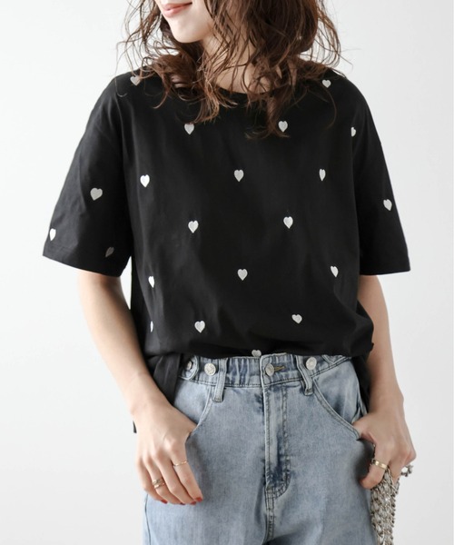 SUGAR BISKET(シュガービスケット)の「ハート刺繍Tシャツ(Tシャツ/カットソー・レディース・ブラック/ホワイト・フリー)」の2枚目の写真