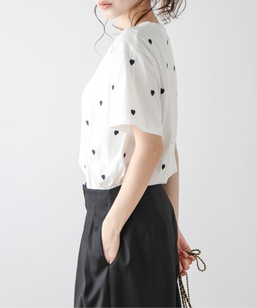 SUGAR BISKET(シュガービスケット)の「ハート刺繍Tシャツ(Tシャツ/カットソー・レディース・ブラック/ホワイト・フリー)」の5枚目の写真