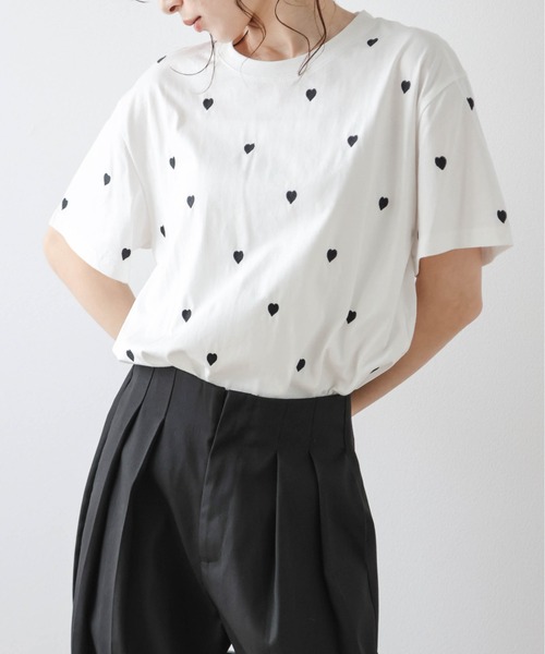 SUGAR BISKET(シュガービスケット)の「ハート刺繍Tシャツ(Tシャツ/カットソー・レディース・ブラック/ホワイト・フリー)」の8枚目の写真