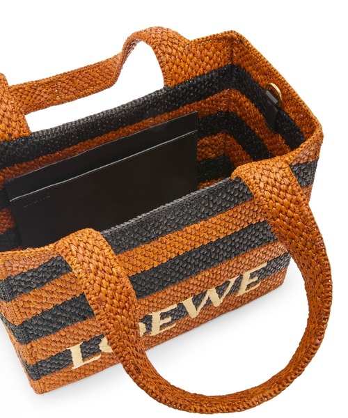 LOEWE（ロエベ）の「ロエベフォント トート ミディアム