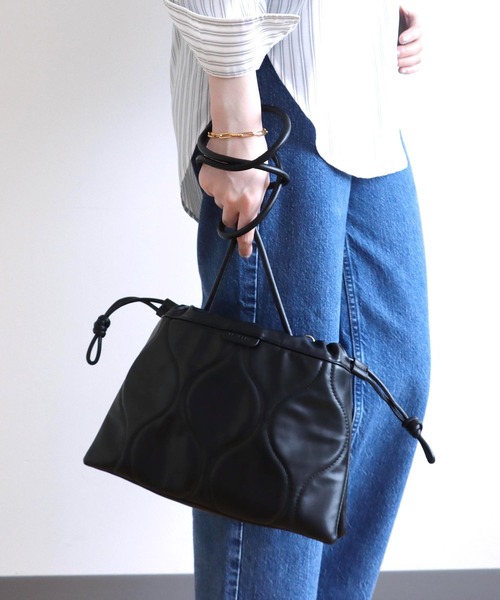 Jines（ジネス）の「キルティング巾着BAG【LE VERNIS/ル ベルニ】（ショルダーバッグ・レディース・ベージュ/ブラック・フリー）」の6枚目の写真