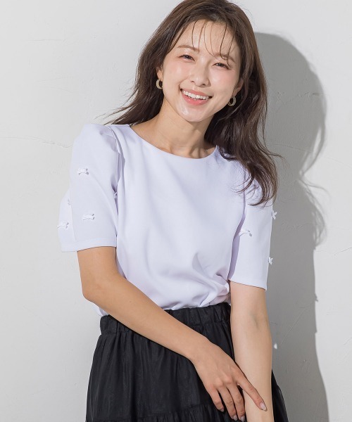 QUEENS COURT(クイーンズコート)の「袖リボンモチーフトップス≪洗濯機で洗える≫(Tシャツ/カットソー・レディース・ホワイト/ブラック・M)」の2枚目の写真