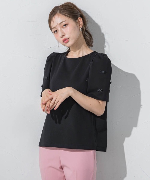QUEENS COURT(クイーンズコート)の「袖リボンモチーフトップス≪洗濯機で洗える≫(Tシャツ/カットソー・レディース・ホワイト/ブラック・M)」の1枚目の写真