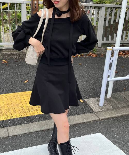 MAJESTIC LEGON（マジェスティックレゴン）の「フラワーチョーカー付きスウェットワンピ（ワンピース・レディース・アイボリー/ブラック/グレー・MEDIUM）」の6枚目の写真