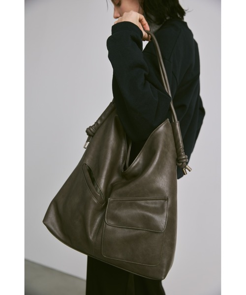 un/neu（アンノイ）の「アウトポケットドロストハンドルバッグ / A4サイズ、14インチPC対応（ショルダーバッグ・レディース・ブラック/アイボリー/カーキ/ブラウン・FREE）」の21枚目の写真