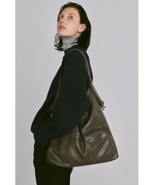 un/neu（アンノイ）の「アウトポケットドロストハンドルバッグ / A4サイズ、14インチPC対応（ショルダーバッグ・レディース・ブラック/アイボリー/カーキ/ブラウン・FREE）」の17枚目の写真