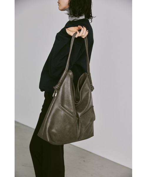 un/neu（アンノイ）の「アウトポケットドロストハンドルバッグ / A4サイズ、14インチPC対応（ショルダーバッグ・レディース・ブラック/アイボリー/カーキ/ブラウン・FREE）」の19枚目の写真