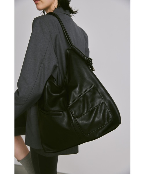 un/neu（アンノイ）の「アウトポケットドロストハンドルバッグ / A4サイズ、14インチPC対応（ショルダーバッグ・レディース・ブラック/アイボリー/カーキ/ブラウン・FREE）」の9枚目の写真