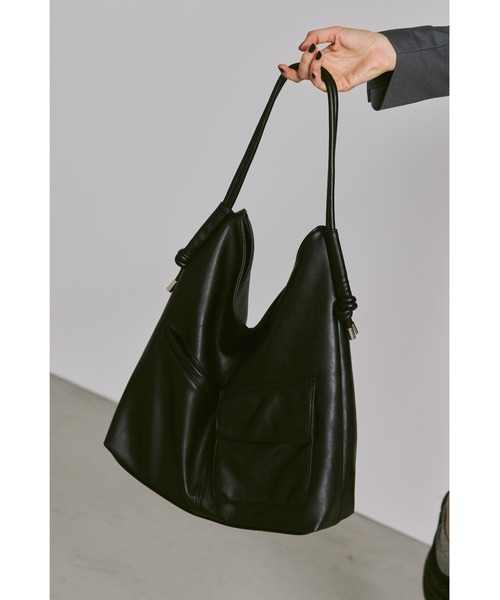 un/neu（アンノイ）の「アウトポケットドロストハンドルバッグ / A4サイズ、14インチPC対応（ショルダーバッグ・レディース・ブラック/アイボリー/カーキ/ブラウン・FREE）」の10枚目の写真