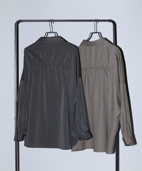 MAISON BREEZE reveur（メゾンブリーズレヴール）の「【MAISON BREEZE reveur】バックシャーリングシャツ 244027（シャツ/ブラウス・レディース・ベージュ/チャコールグレー・FREE）」の19枚目の写真