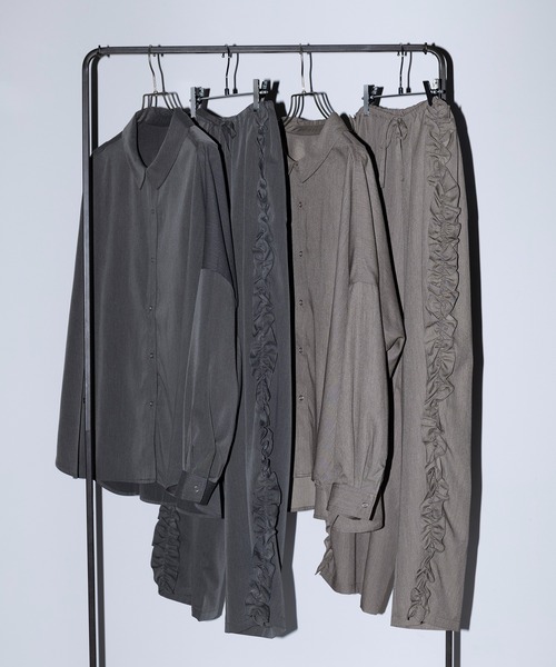 MAISON BREEZE reveur（メゾンブリーズレヴール）の「【MAISON BREEZE reveur】バックシャーリングシャツ 244027（シャツ/ブラウス・レディース・ベージュ/チャコールグレー・FREE）」の20枚目の写真