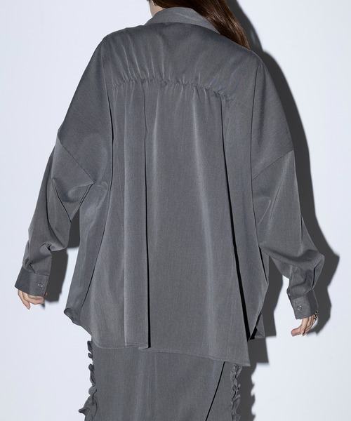 MAISON BREEZE reveur（メゾンブリーズレヴール）の「【MAISON BREEZE reveur】バックシャーリングシャツ 244027（シャツ/ブラウス・レディース・ベージュ/チャコールグレー・FREE）」の13枚目の写真