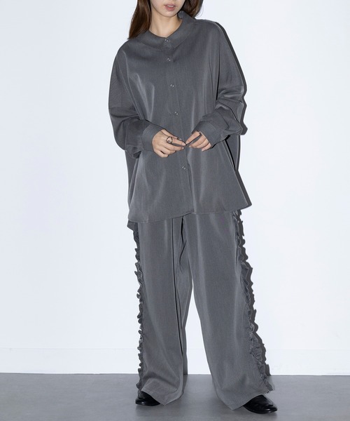 MAISON BREEZE reveur（メゾンブリーズレヴール）の「【MAISON BREEZE reveur】バックシャーリングシャツ 244027（シャツ/ブラウス・レディース・ベージュ/チャコールグレー・FREE）」の15枚目の写真