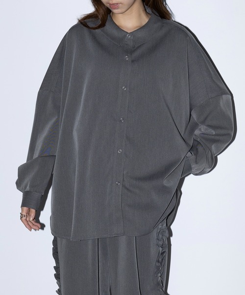MAISON BREEZE reveur（メゾンブリーズレヴール）の「【MAISON BREEZE reveur】バックシャーリングシャツ 244027（シャツ/ブラウス・レディース・ベージュ/チャコールグレー・FREE）」の11枚目の写真