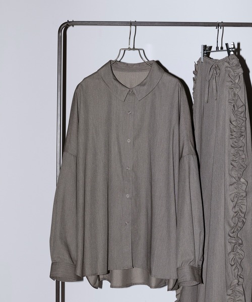 MAISON BREEZE reveur（メゾンブリーズレヴール）の「【MAISON BREEZE reveur】バックシャーリングシャツ 244027（シャツ/ブラウス・レディース・ベージュ/チャコールグレー・FREE）」の21枚目の写真