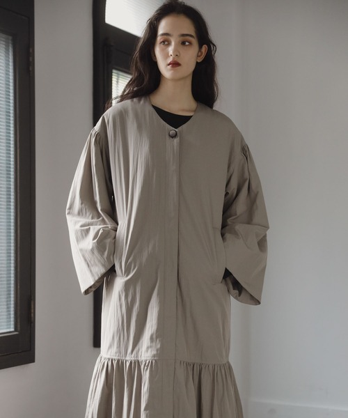 ESCAR（エスカー）の「■ESCAR　パディングロングコート（その他アウター・レディース・ブラック/グレイッシュベージュ・FREE）」の7枚目の写真