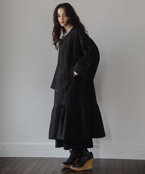 ESCAR（エスカー）の「■ESCAR　パディングロングコート（その他アウター・レディース・ブラック/グレイッシュベージュ・FREE）」の4枚目の写真