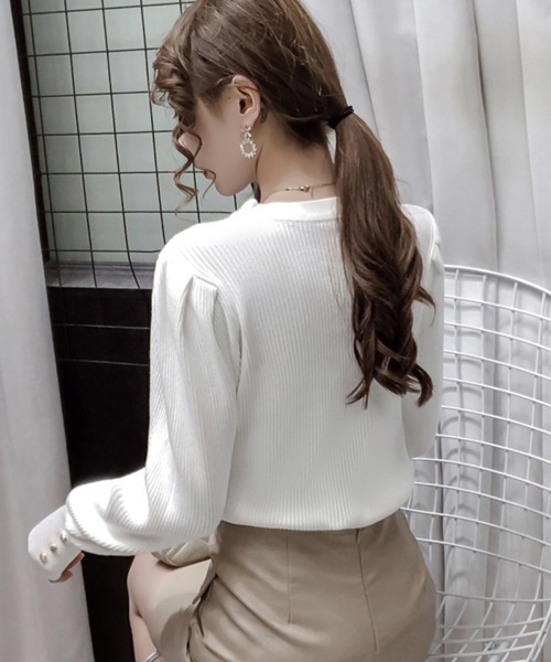 Miniministore(ミニミニストア)の「リブニットトップス 袖口ボタン 着やせ(ニット/セーター・レディース・ブラック/ホワイト・FREE)」の6枚目の写真