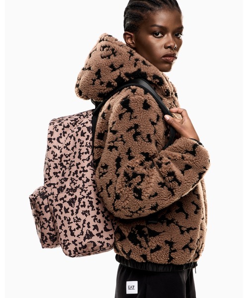 EMPORIO ARMANI EA7（エンポリオアルマーニイーエーセブン）の「<オンライン限定>【エンポリオ アルマーニ EA7】ASV Graphic Series バックパック プリント リサイクル素材（バックパック/リュック・メンズ・ブラック×ホワイト/ベージュ×ブラック・FREE）」の7枚目の写真
