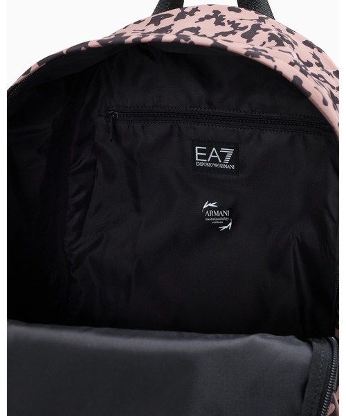 EMPORIO ARMANI EA7（エンポリオアルマーニイーエーセブン）の「<オンライン限定>【エンポリオ アルマーニ EA7】ASV Graphic Series バックパック プリント リサイクル素材（バックパック/リュック・メンズ・ブラック×ホワイト/ベージュ×ブラック・FREE）」の6枚目の写真
