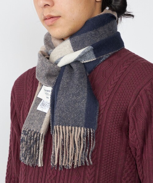 SHIPS(シップス)の「SHIPS: チェック カシミヤ ダブルフェイス マフラー(マフラー・メンズ・ネイビー/パープル/ブラウン/キャメル/グレー・ONE SIZE)」の4枚目の写真