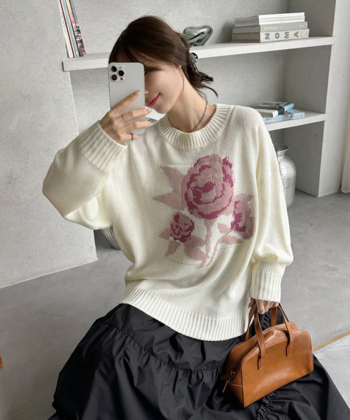 Ada.(エイダ)の「ローズ ジャガード オーバーサイズ ニット(ニット/セーター・レディース・ブラック/アイボリー/ネイビー/ホワイト・FREE)」の5枚目の写真